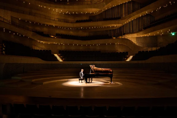 Víkingur Ólafsson © Sebastian Madej/Deutsche Klassik