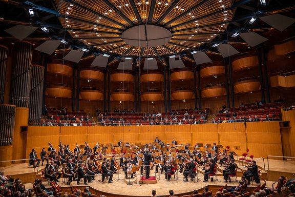 Sicht in den Saal der Kölner Philharmonie © Sebastian Madej / Deutsche Klassik